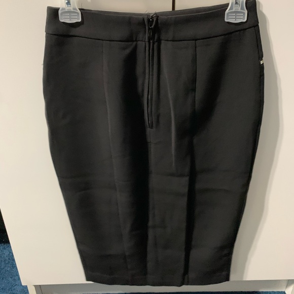 H&M Black Pencil Skirt With Zipper Detail - Picture 3 of 15